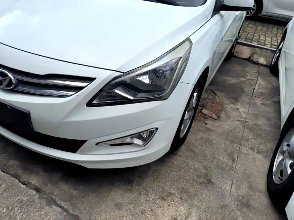 Hyundai Verna 2015 — фото 24