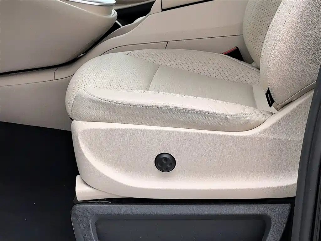 Mercedes-Benz V-Class 2022 — фото 20