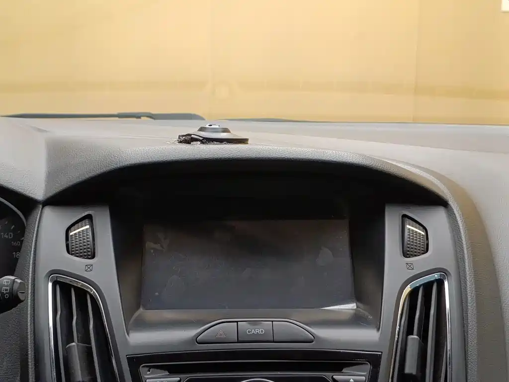 Ford Focus 2015 — фото 15