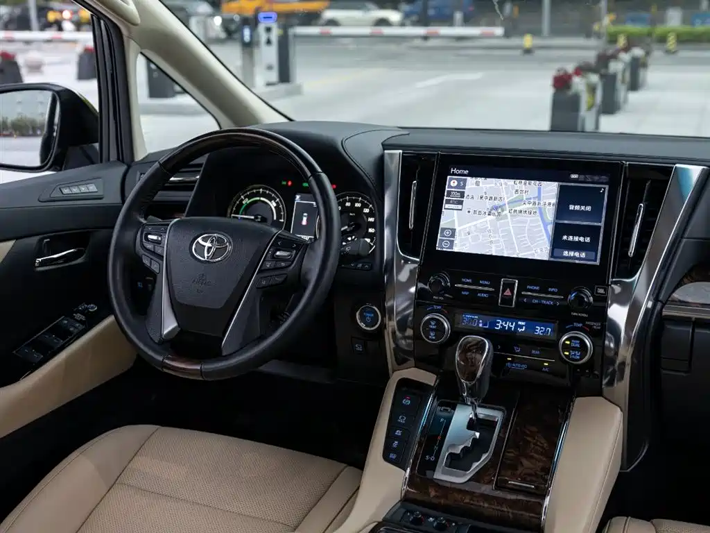 Toyota Alphard 2023 — фото 11