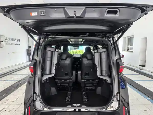 Toyota Vellfire 2024