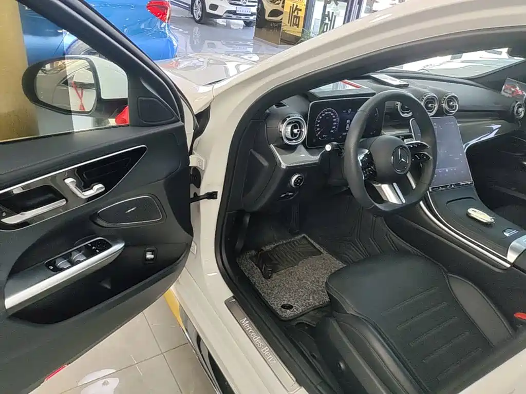 Mercedes-Benz C-Class 2024 — фото 16