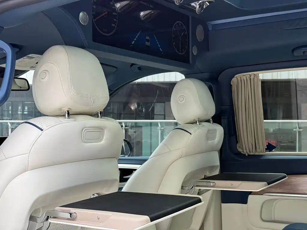 Mercedes-Benz V-Class 2022 — фото 12