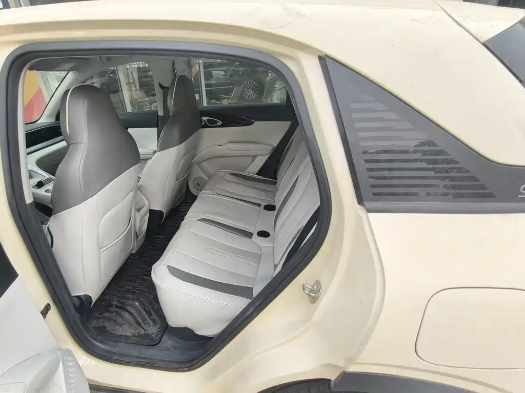 Geely Galaxy Starwish 2025 — фото 11