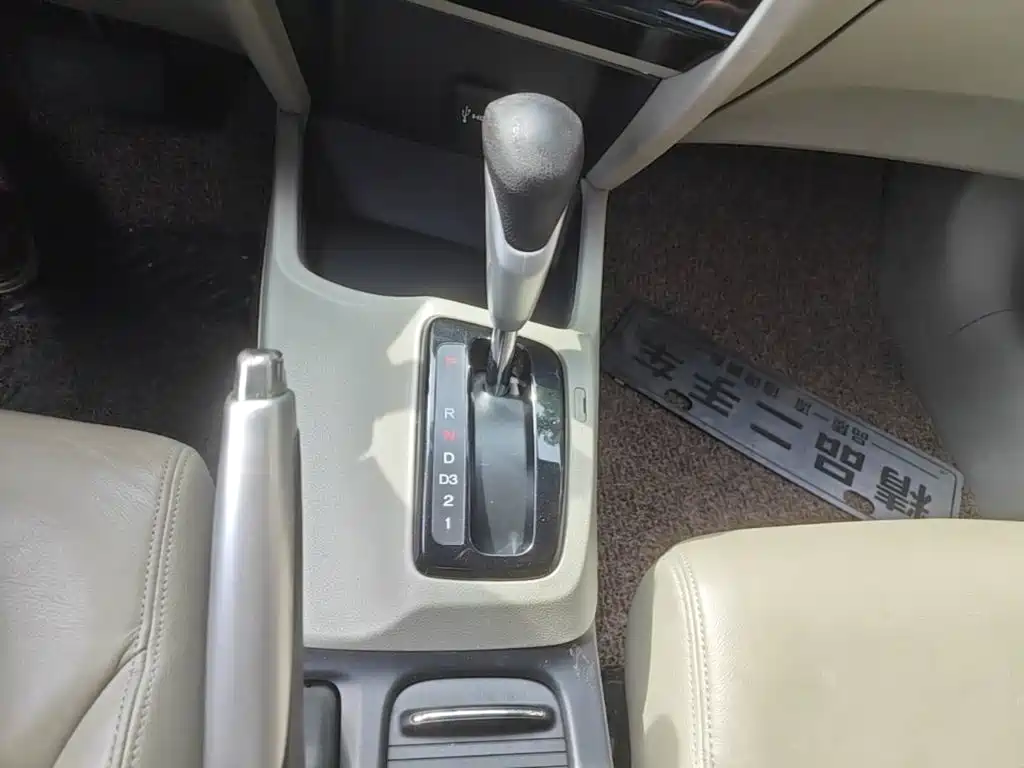 Honda Civic 2014 — фото 10