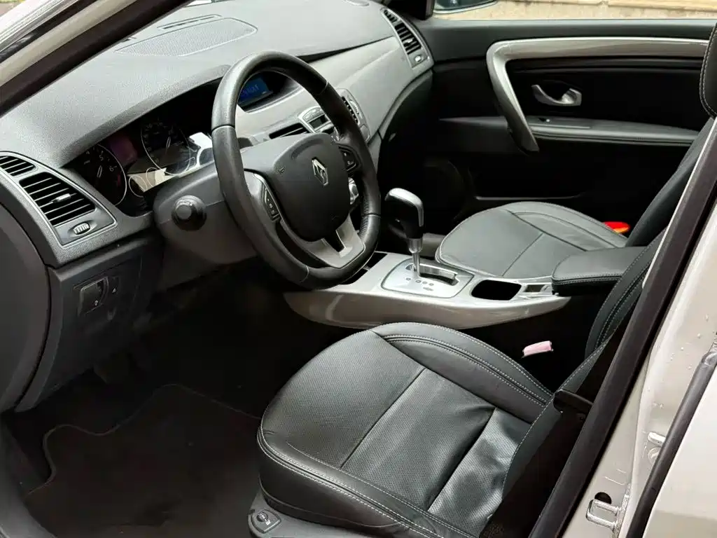 Renault Laguna 2012 — фото 2