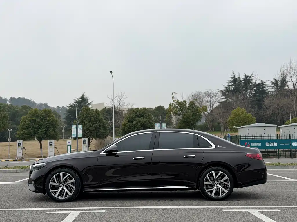 Mercedes-Benz E-Class 2024