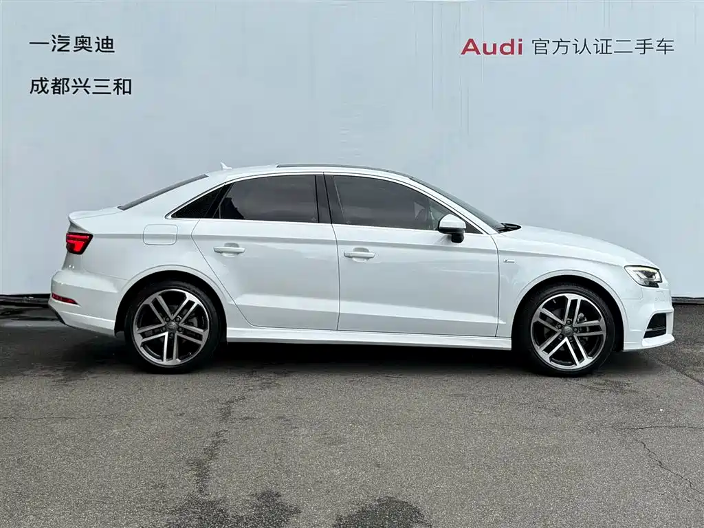 Audi A3 2018 — фото 2