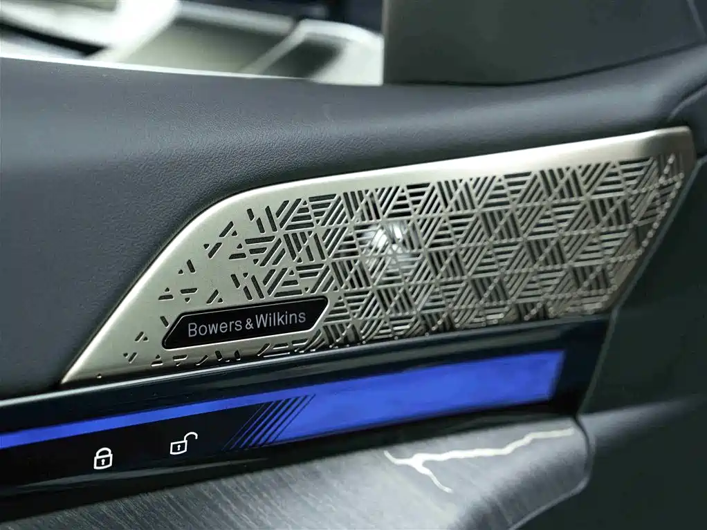 BMW 5 Series 2025 — фото 17