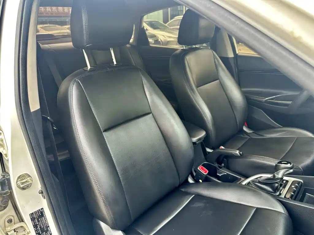 Hyundai Elantra 2019 — фото 16