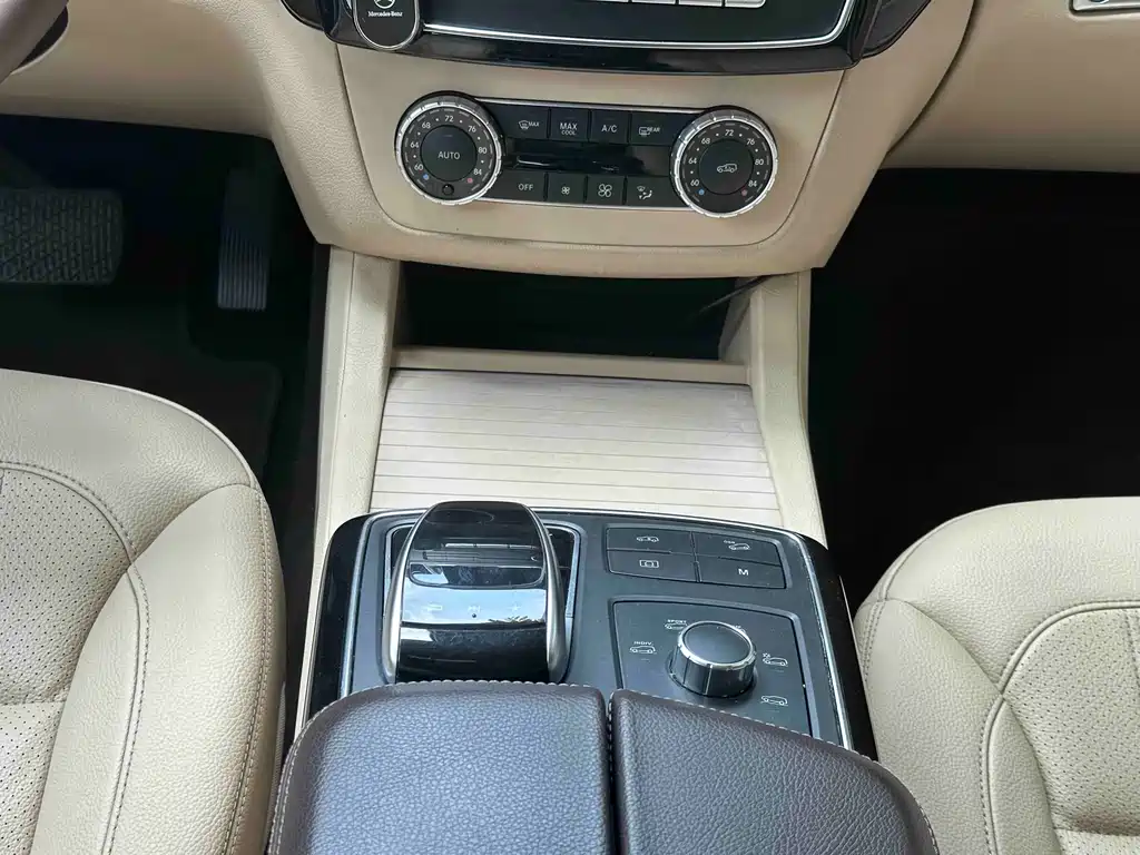 Mercedes-Benz GLS 2018 — фото 18