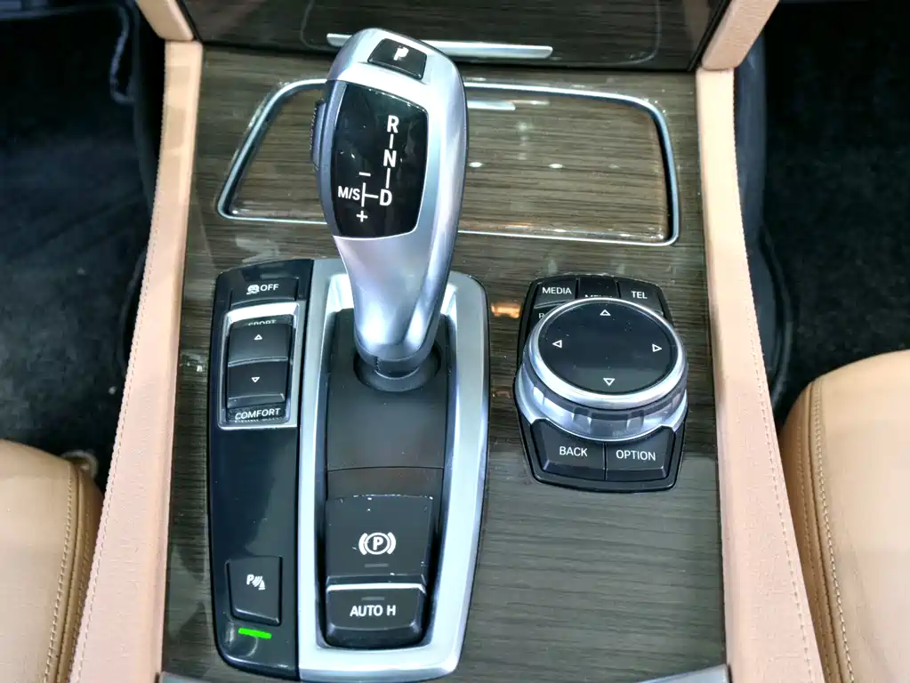 BMW 7 Series 2014 — фото 16