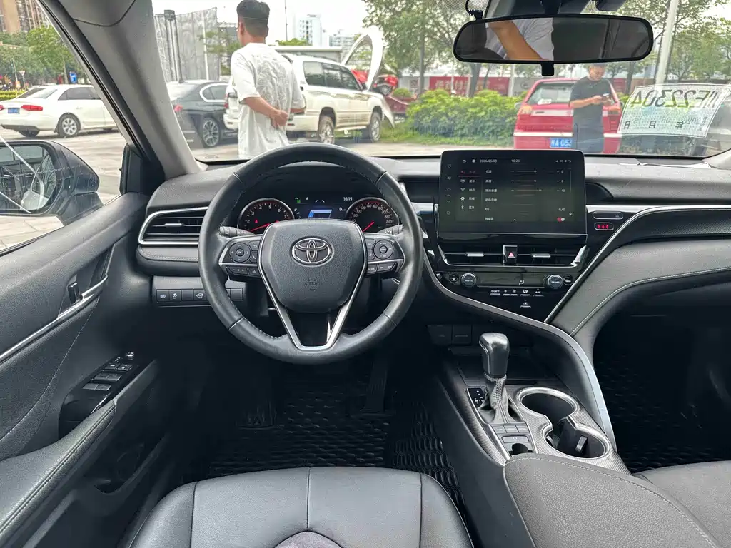 Toyota Camry 2021 — фото 22