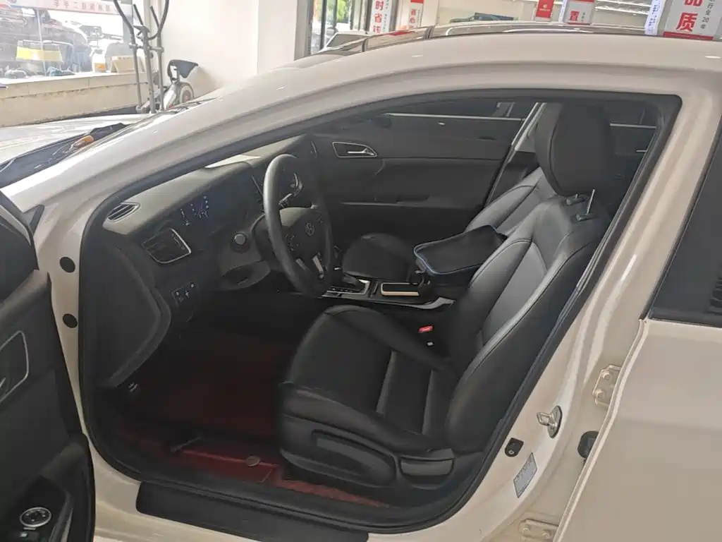 Hyundai Mistra 2015 — фото 11