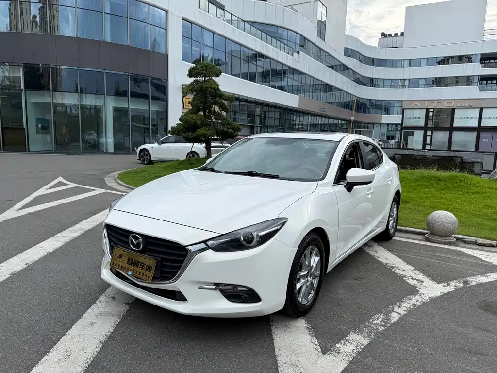 Mazda 3 Axela 2017 — фото 1