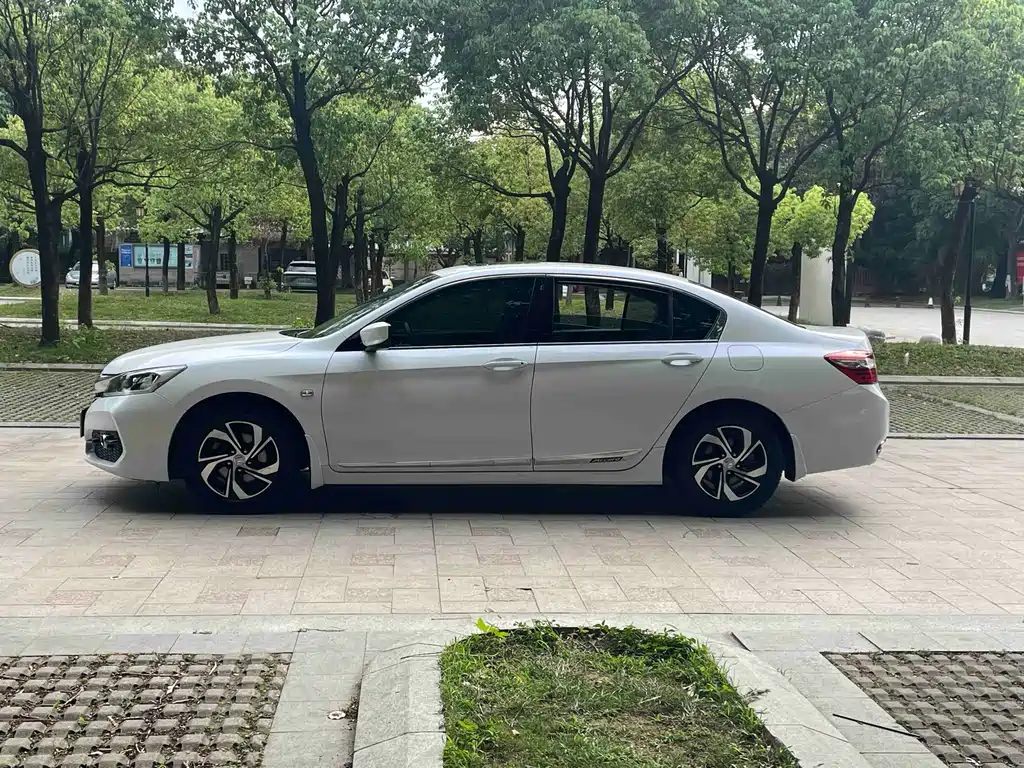 Honda Accord 2016 — фото 11