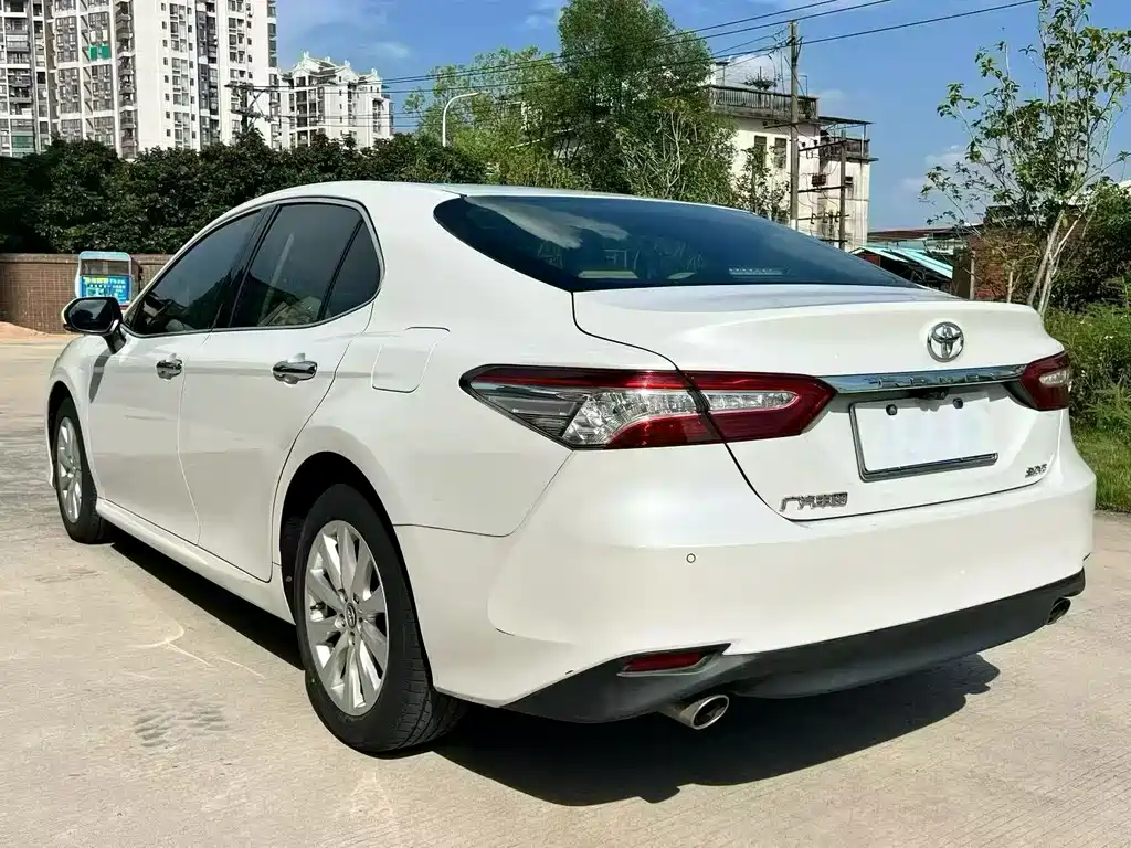 Toyota Camry 2021 — фото 9