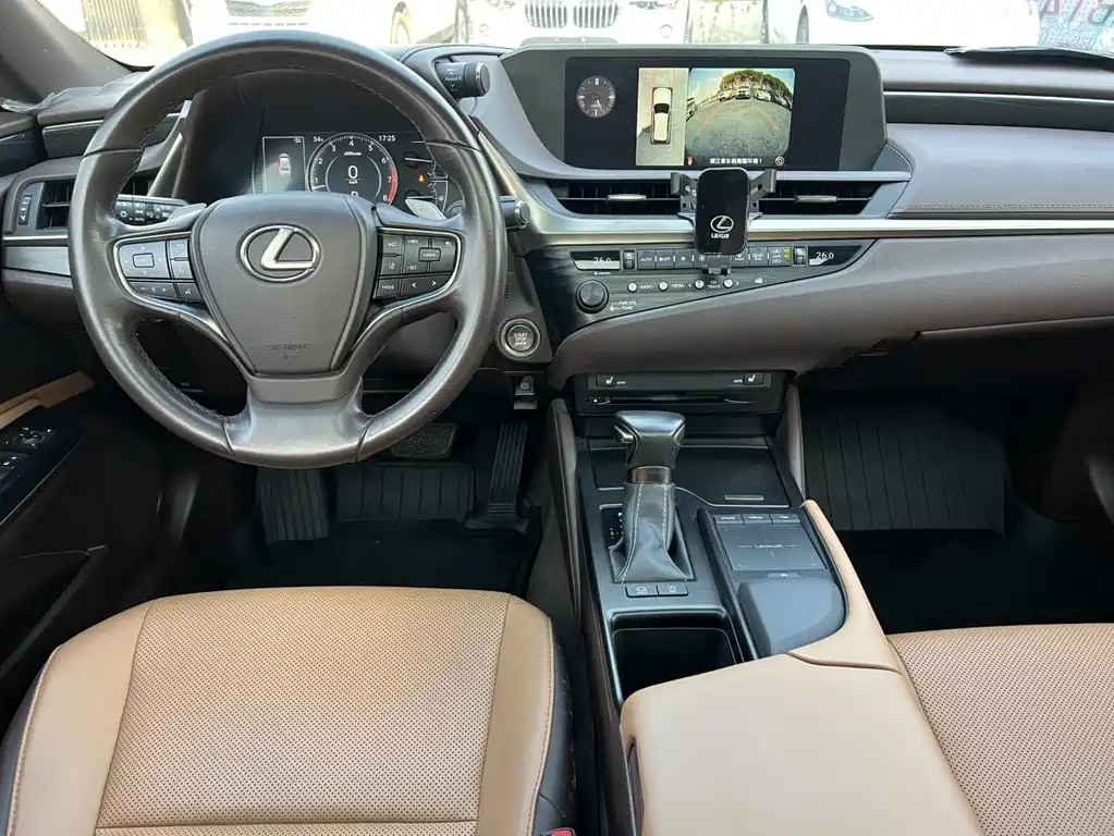 Lexus ES 2018 — фото 9