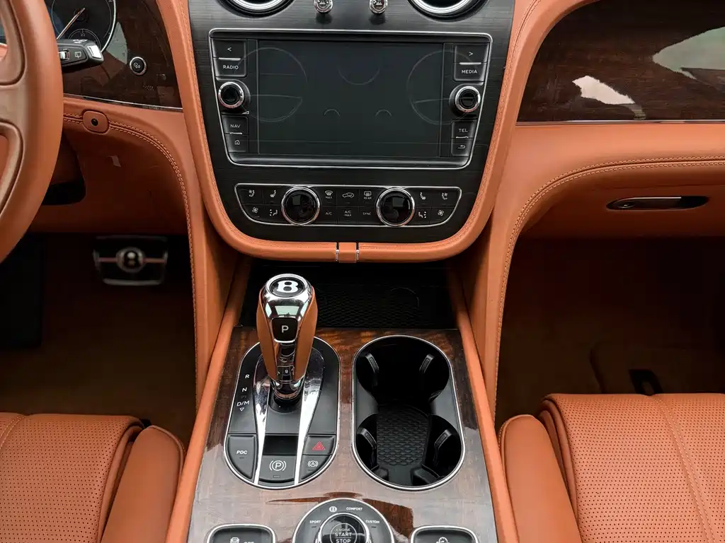 Bentley Bentayga 2016 — фото 17