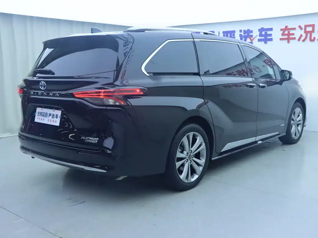 Toyota Sienna 2023 — фото 30