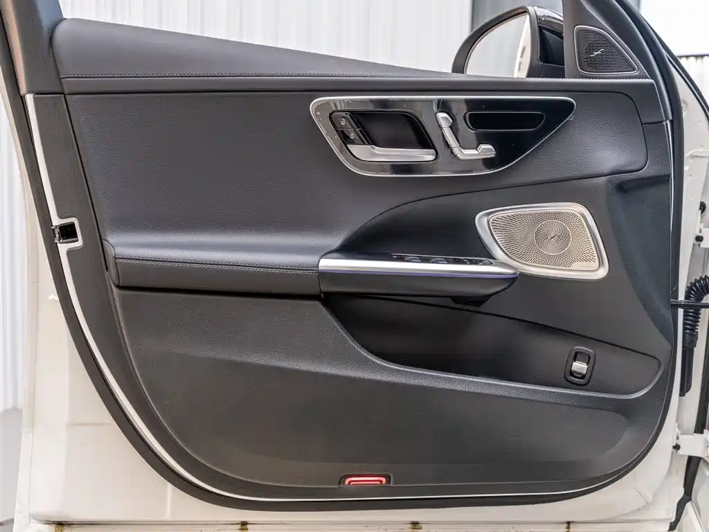 Mercedes-Benz C-Class 2024 — фото 17