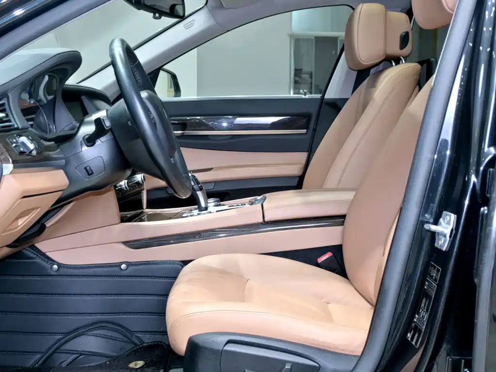 BMW 7 Series 2014 — фото 10