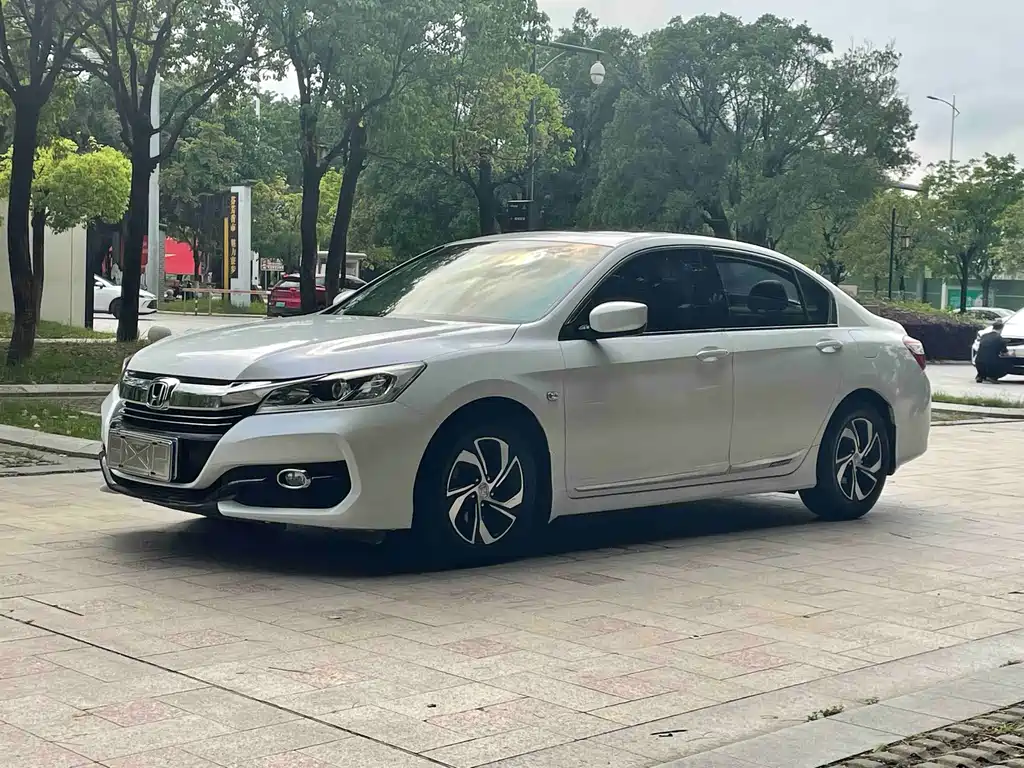 Honda Accord 2016 — фото 1