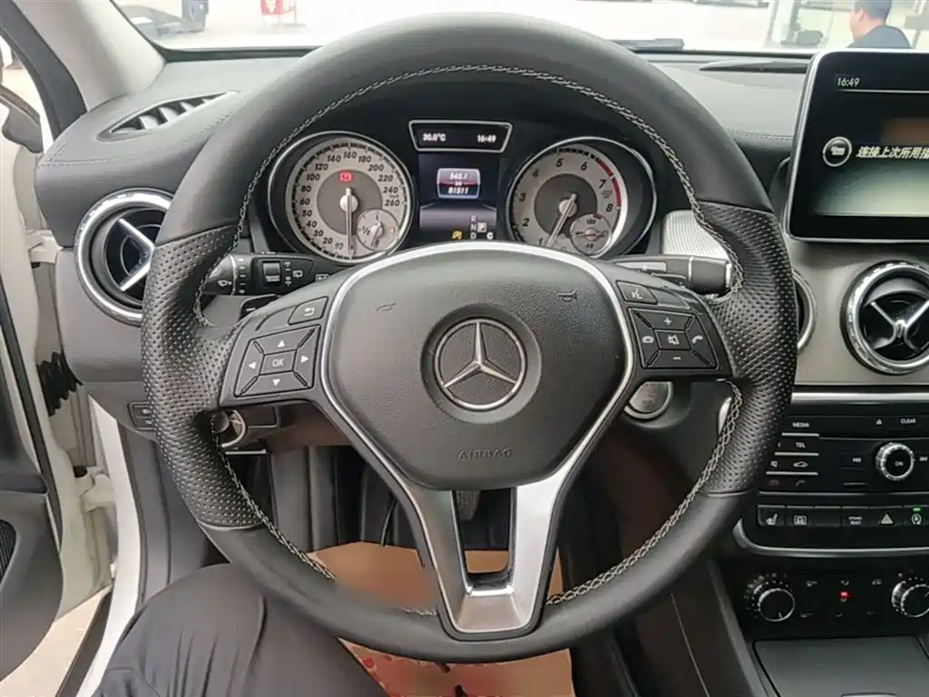 Mercedes-Benz GLA 2016 — фото 11