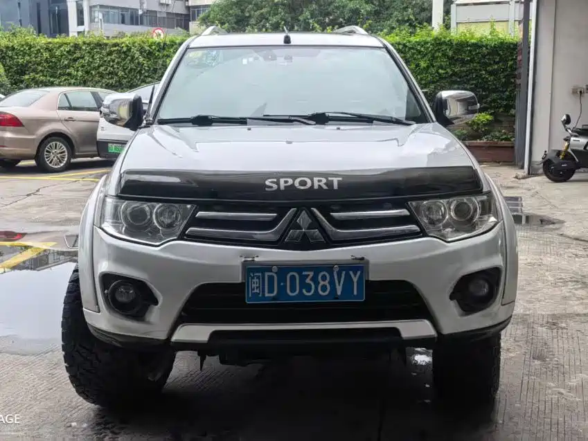 Mitsubishi Pajero Sport 2015 — фото 2