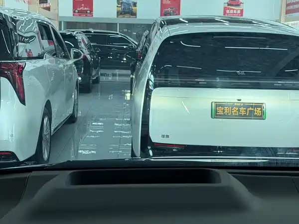 Toyota Vellfire 2024