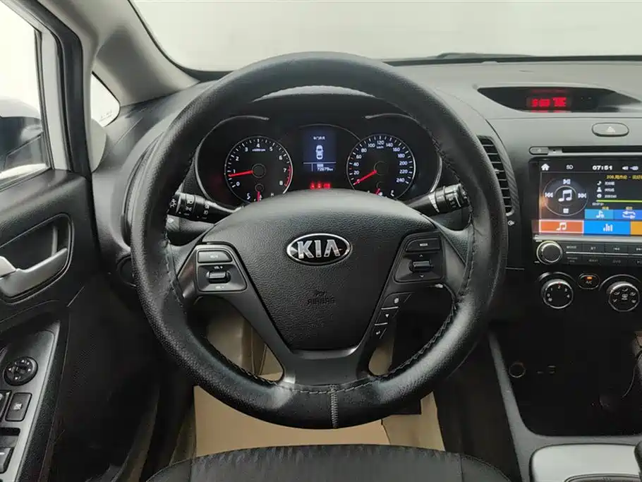 Kia K3 2016 — фото 15
