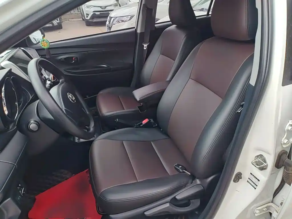 Toyota Yaris L 2020 — фото 15