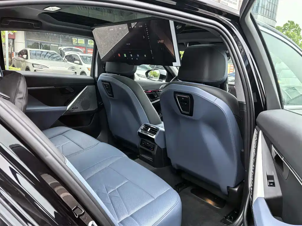 BMW i5 2025 — фото 11