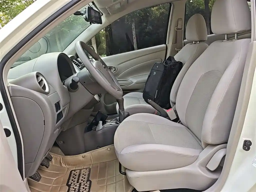 Nissan Sunny 2016 — фото 15
