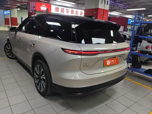 NIO ES8 2023