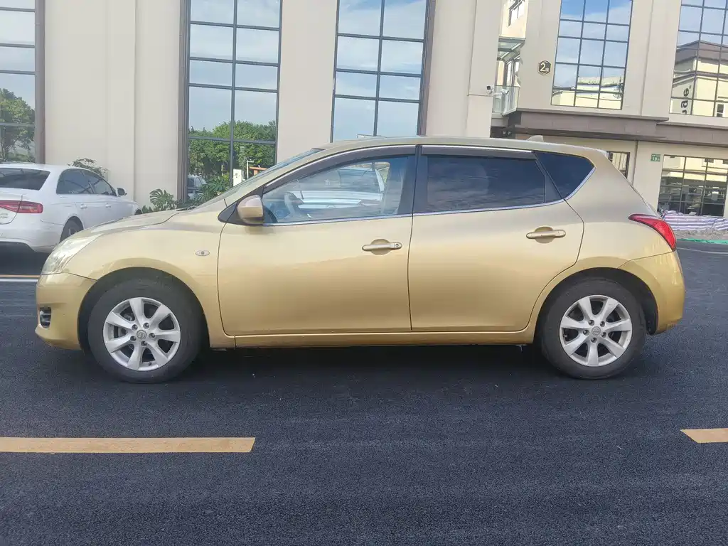 Nissan Tiida 2013