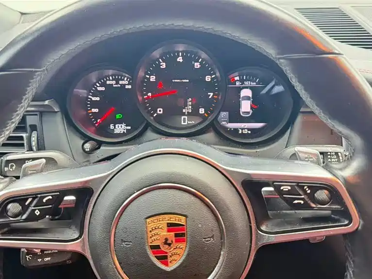 Porsche Macan 2021 — фото 9