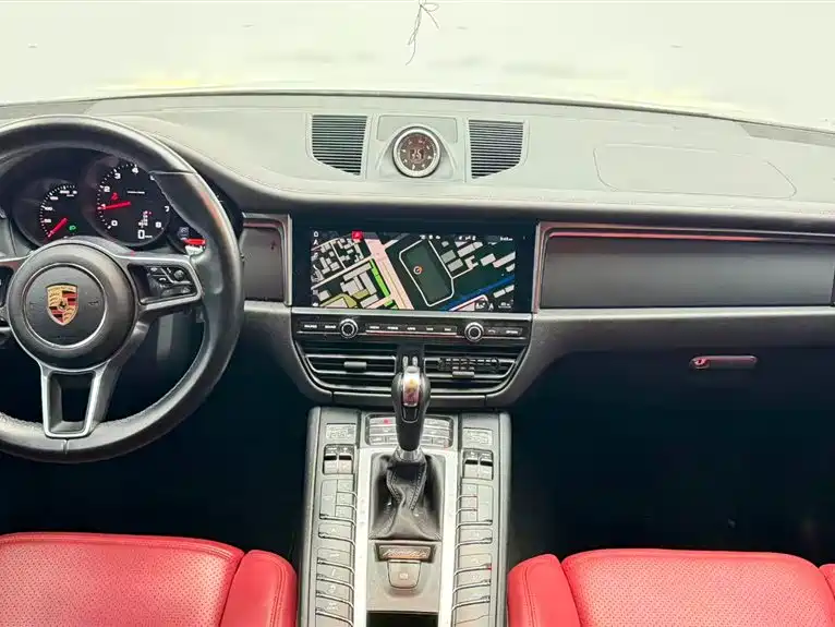 Porsche Macan 2021 — фото 10