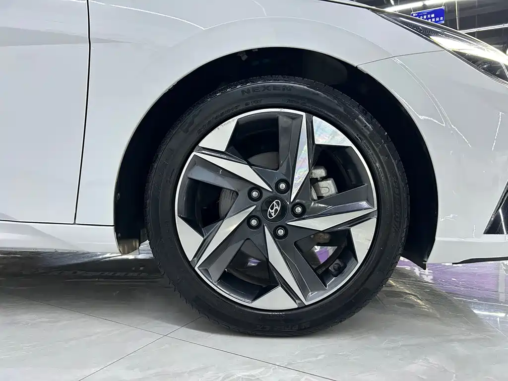 Hyundai Elantra 2023