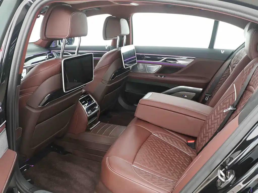 BMW 7 Series 2018 — фото 12
