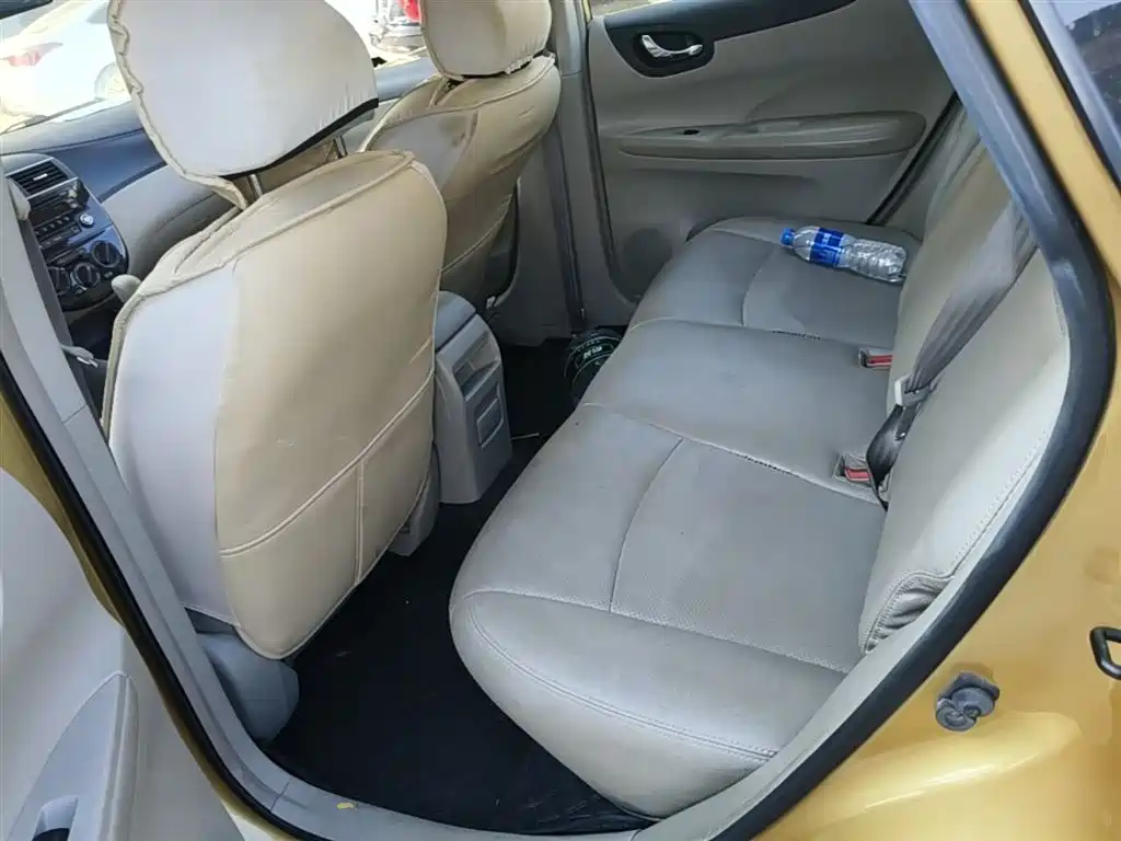 Nissan Tiida 2015 — фото 17