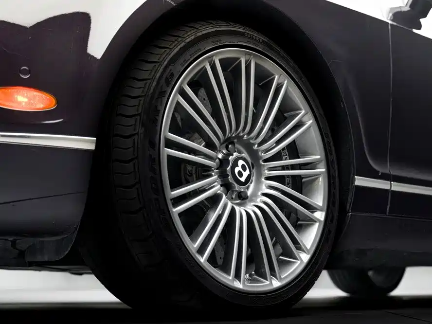 Bentley Flying Spur 2010 — фото 8