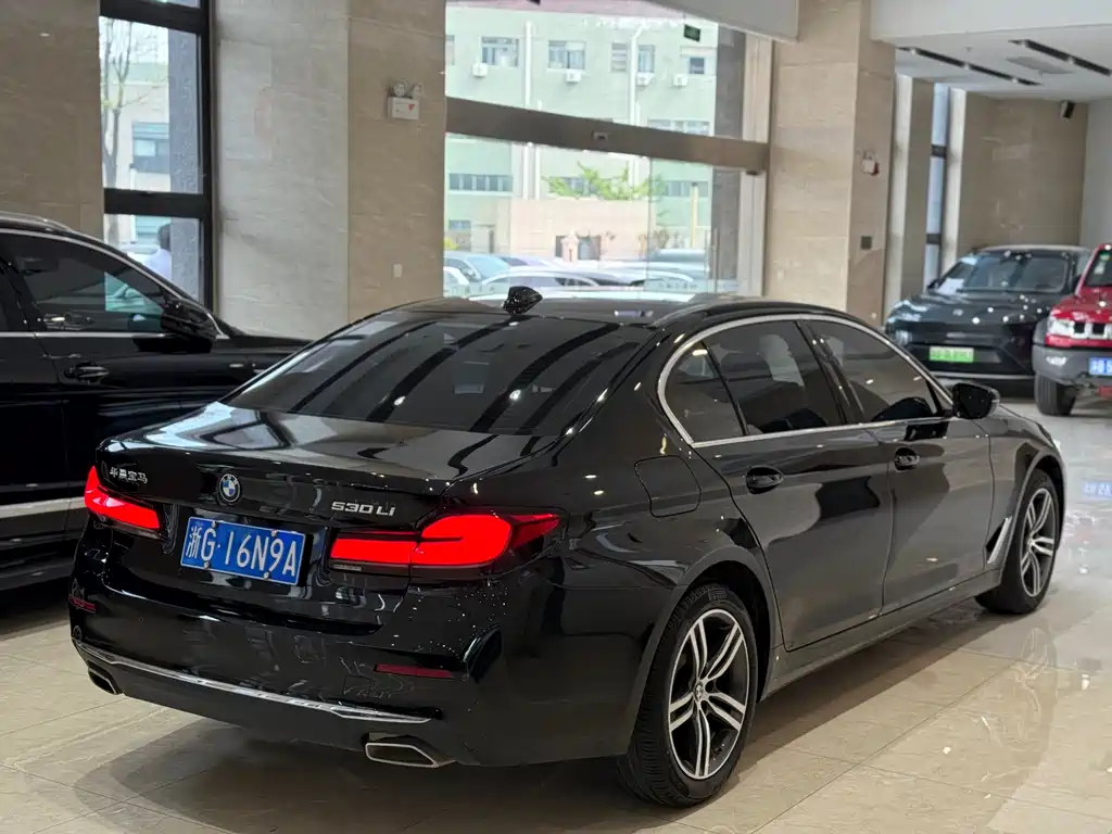 BMW 5 Series 2023 — фото 18