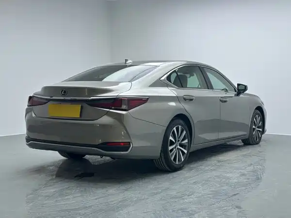 Lexus ES 2018