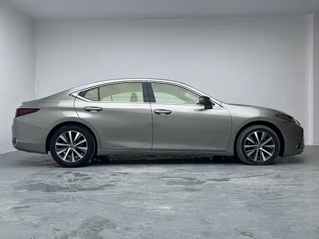 Lexus ES 2018 — фото 8
