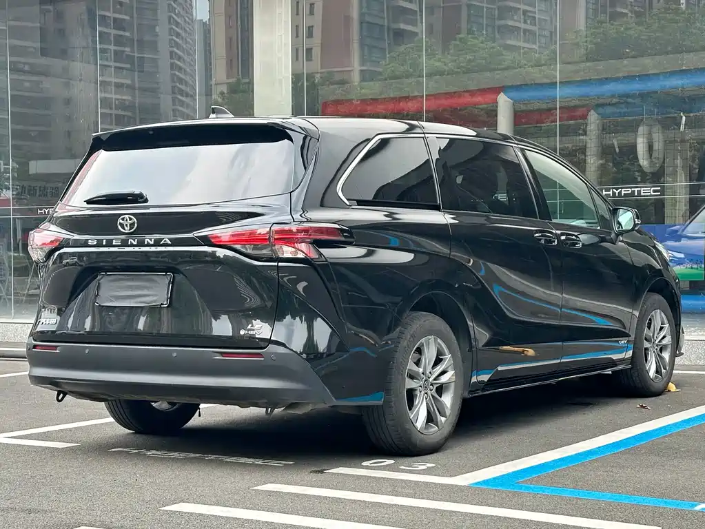 Toyota Sienna 2025 — фото 2