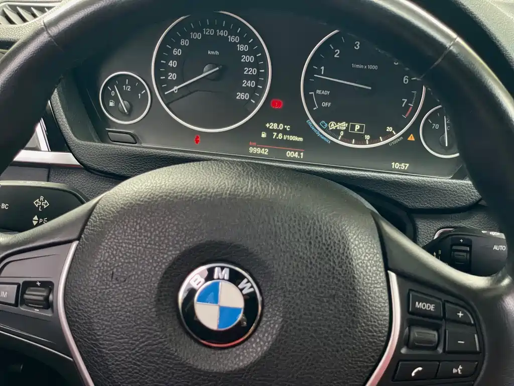 BMW 3 Series 2019 — фото 15