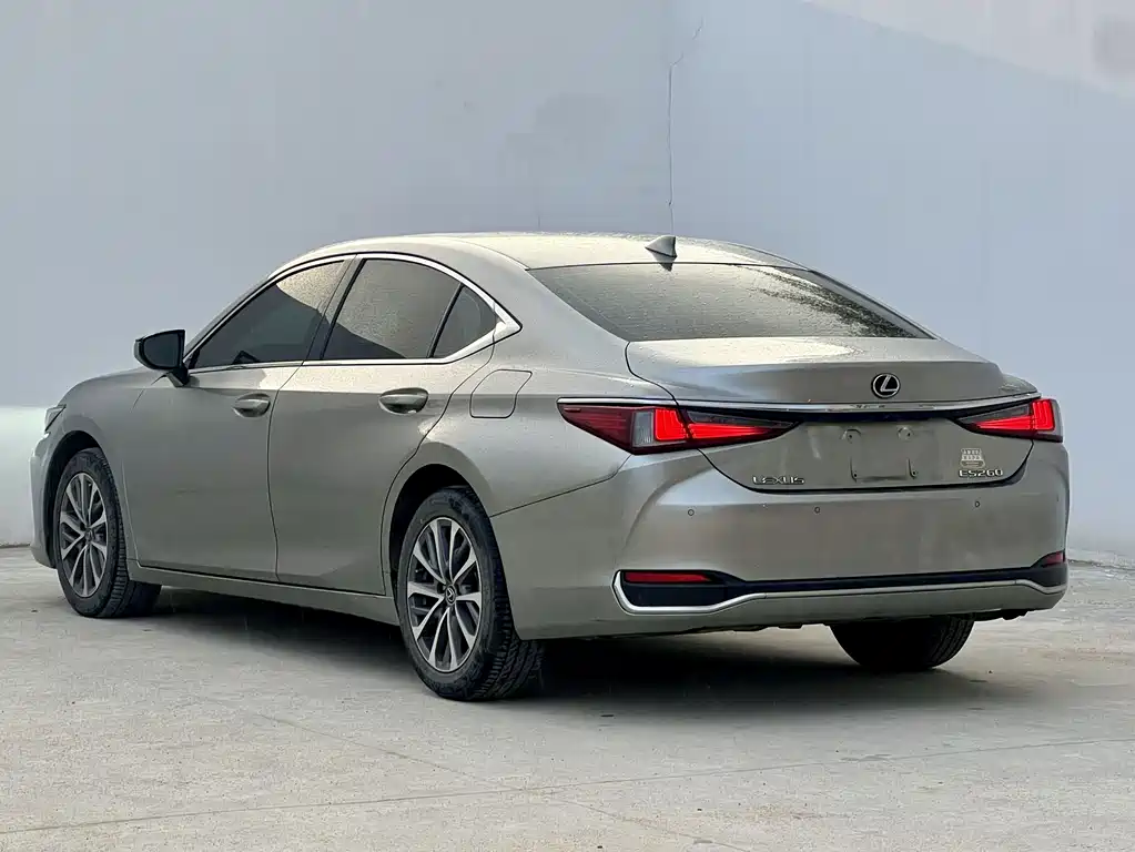 Lexus ES 2022 — фото 4