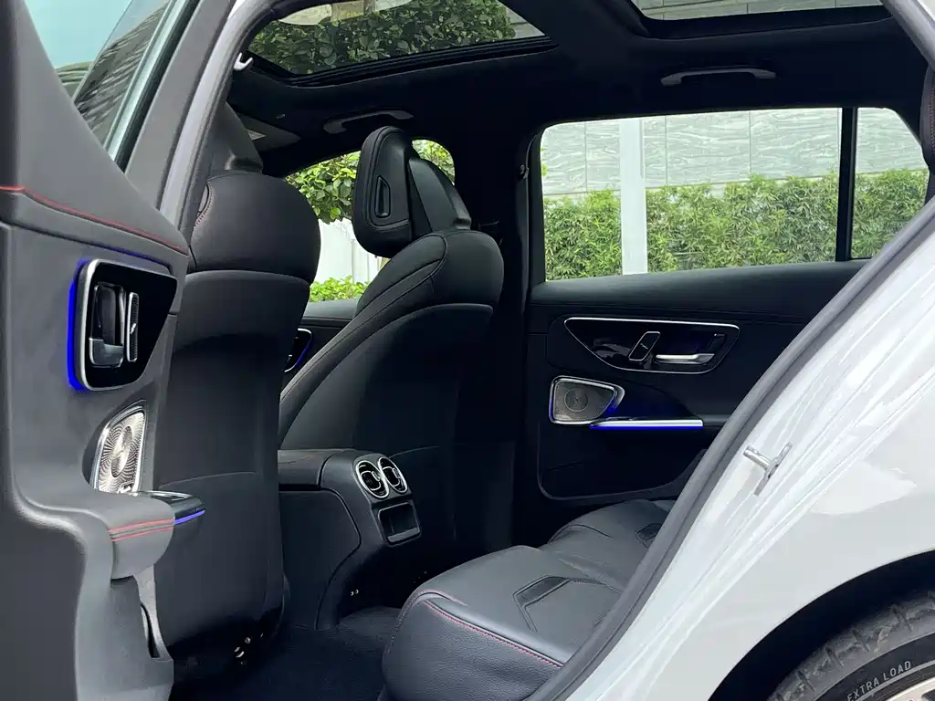 Mercedes-Benz C-Class AMG 2025 — фото 12