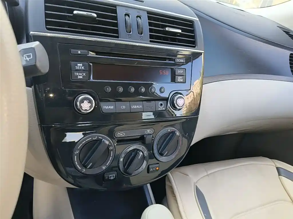 Nissan Tiida 2015 — фото 13